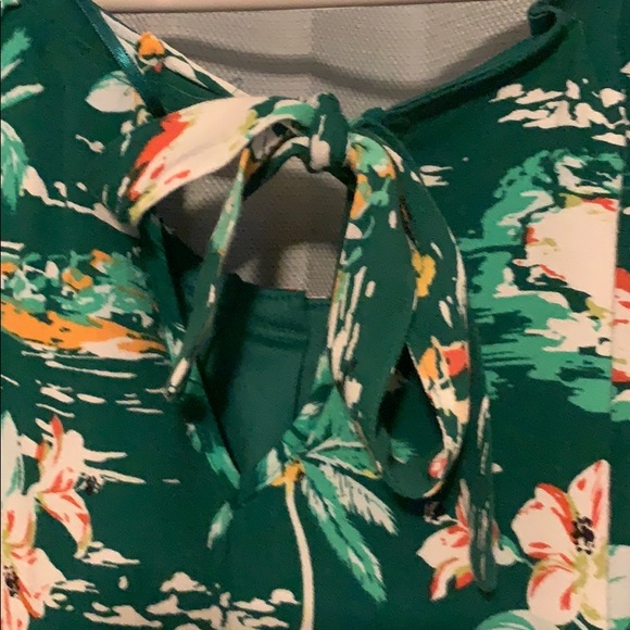 Lauren Conrad Pleated dress, Hawaiian print - Picture 4 of 6